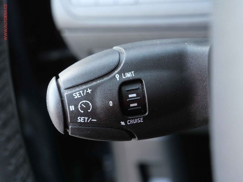 Peugeot 2008 (2019) 1.2 PT, 1.maj,ČR, Active - fotka 13 z 19