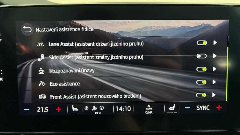 Škoda Octavia 2.0 TDI DSG Style Combi - fotka 24 z 27