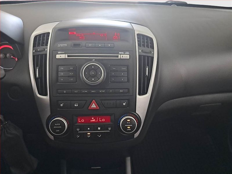Kia Ceed (2011) 1.6 CVVT, Tempomat - fotka 12 z 14