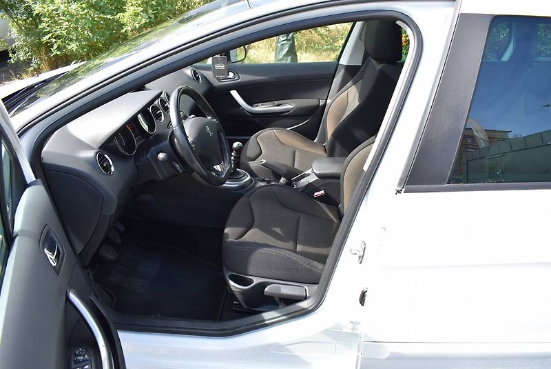 Peugeot 308 2,0 HDI STYLE,1.M,PANO,PĚKNÁ - fotka 7 z 16