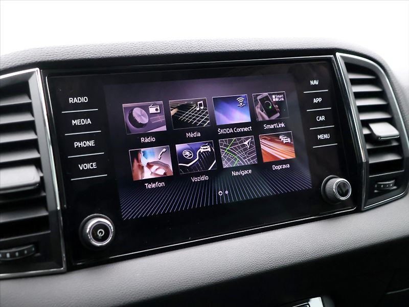 Škoda Karoq 1,6 TDI DSG Style Sport Navi - fotka 25 z 39
