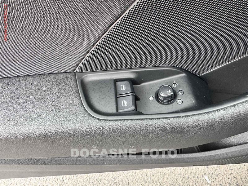 Audi A3 (2013) 2.0TDi, AT, bixen, AC - fotka 12 z 17