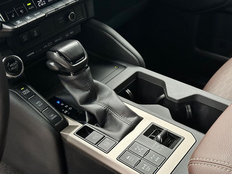 Toyota Land Cruiser 2.8 D-4D Executive TZ DPH 2025 - fotka 10 z 24