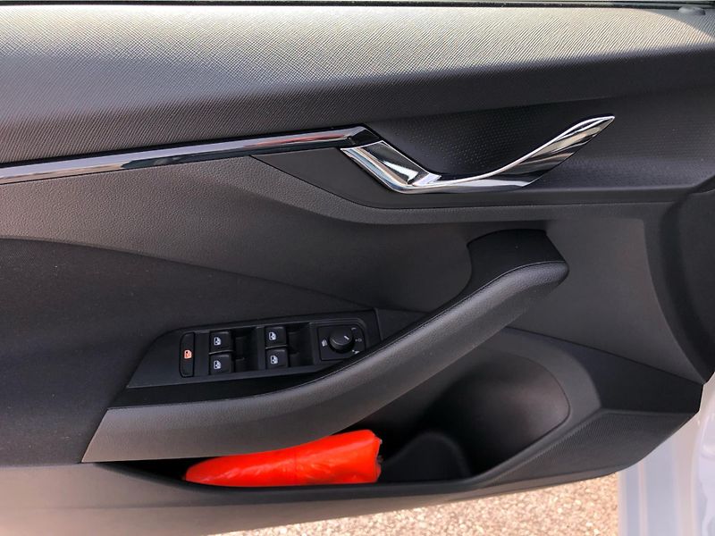 Škoda Scala 1.0 TSi SELECTION - fotka 15 z 28