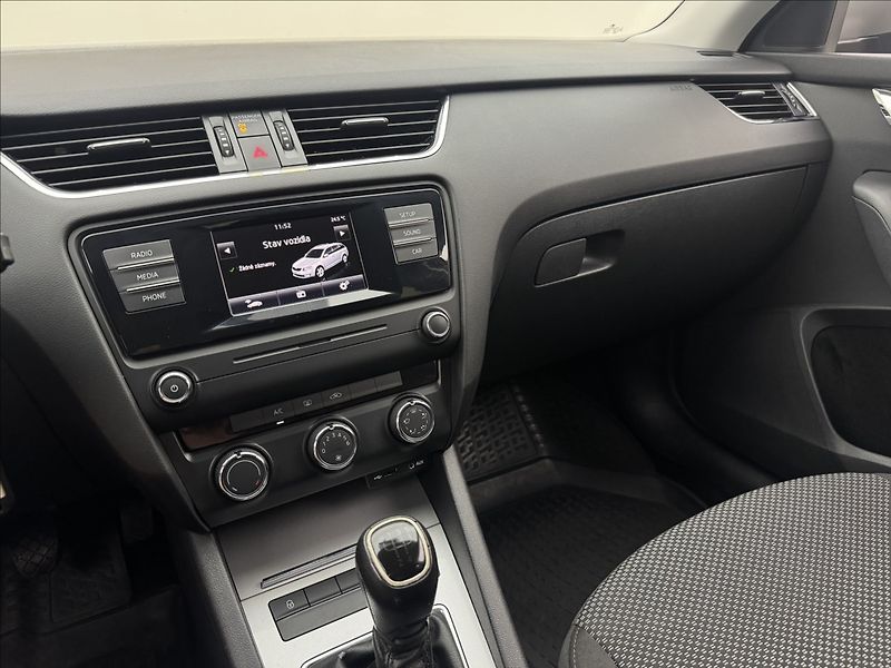 Škoda Octavia 1,6 TDi DPH KLIMA SENZORY ČR - fotka 10 z 30