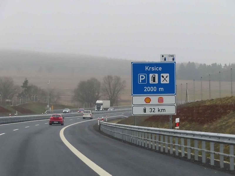 Dvě protilehlé odpočívky mezi sjezdy na Mirotice a Lety patří mezi nejmodernější a největší. Čerpačky jsou prý i technologicky nejvyspělejší v Čechách.