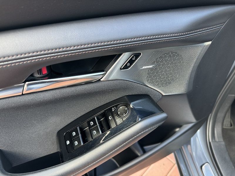 Mazda 3 (2019) 2.0i G122 LED Navi Bose Kamera - fotka 30 z 50