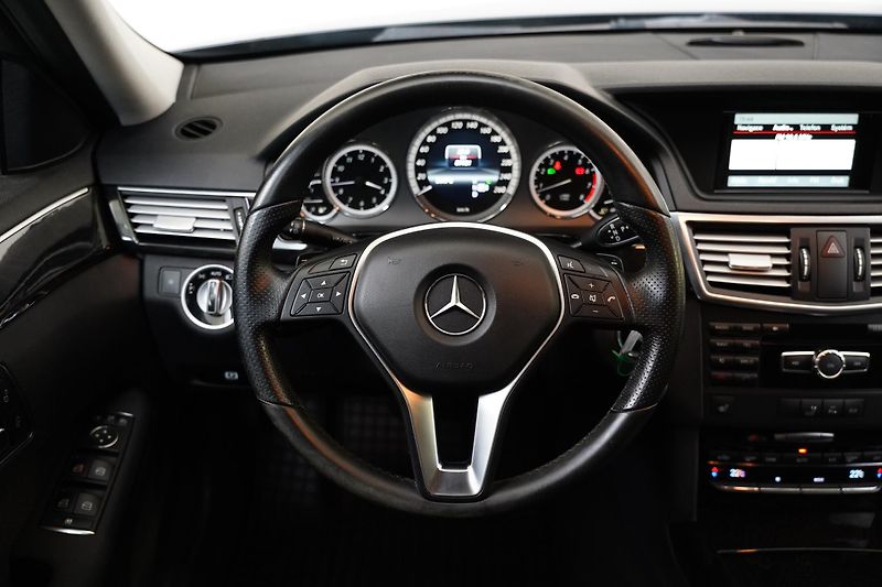 Mercedes-Benz Třídy E - fotka 17 z 23