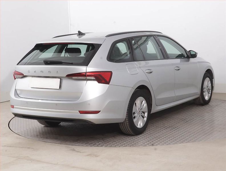 Škoda Octavia (2022) Ambition 2.0 TDI, ČR,1.maj - fotka 5 z 15