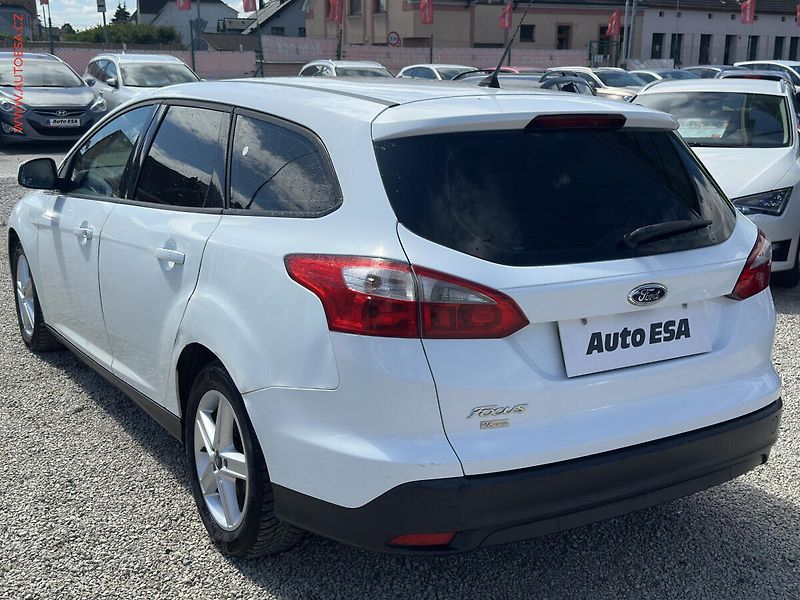 Ford Focus (2014) 1.6 TDCi, AC, výhřev sed - fotka 6 z 18