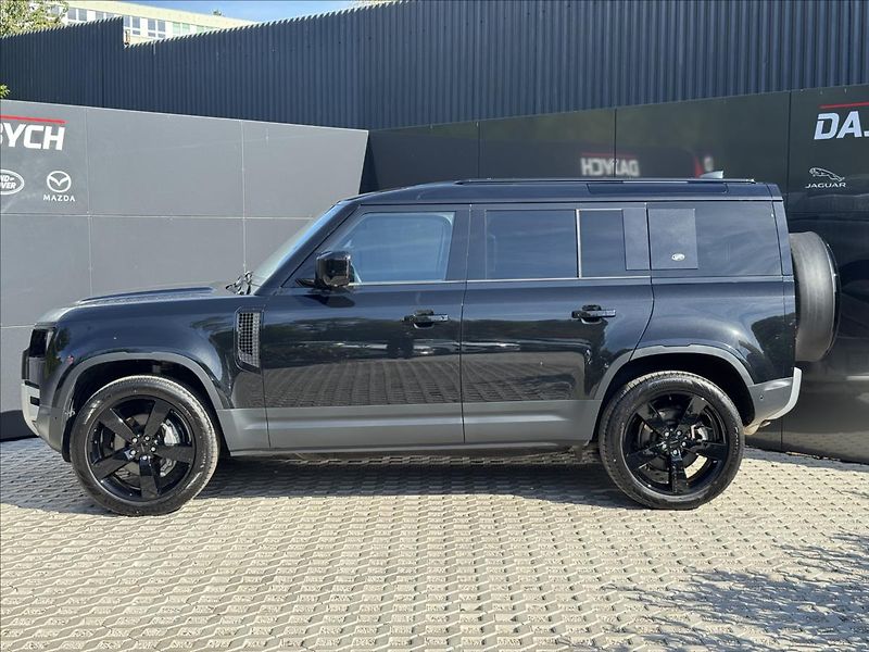 Land Rover Defender 3,0 110 P400 SE AWD AT ZÁRUKA - fotka 5 z 33