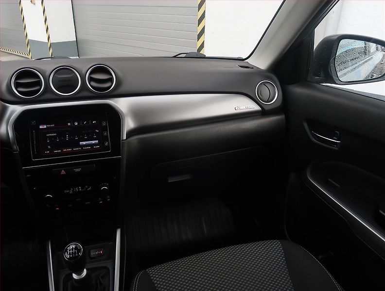 Suzuki Vitara (2019) 1.4 BoosterJet, 4X4, Tempomat - fotka 8 z 21