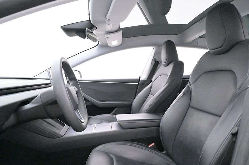 Tesla Model 3 long Range AWD Highland - fotka 9 z 23