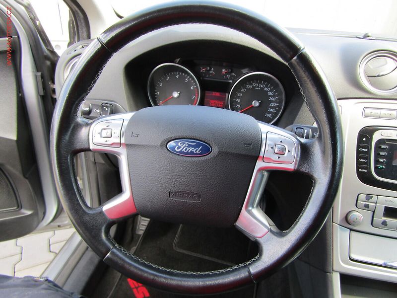 Ford Mondeo (2008) 1.6 Ti-VCT, AC, TZ, park - fotka 16 z 19