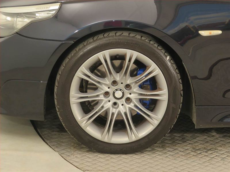 BMW Řada 5 (2010) M Paket 520d, Serv.kniha, Navi - fotka 15 z 16