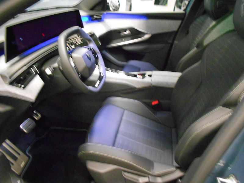 Peugeot 5008 (2026) GT Hybrid 145 e-DCS6 - fotka 6 z 9