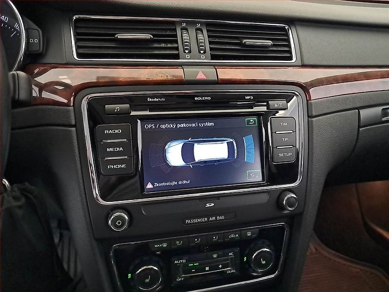 Škoda Superb (2012) 2.0 TDI, Serv.kniha, Xenony - fotka 15 z 24