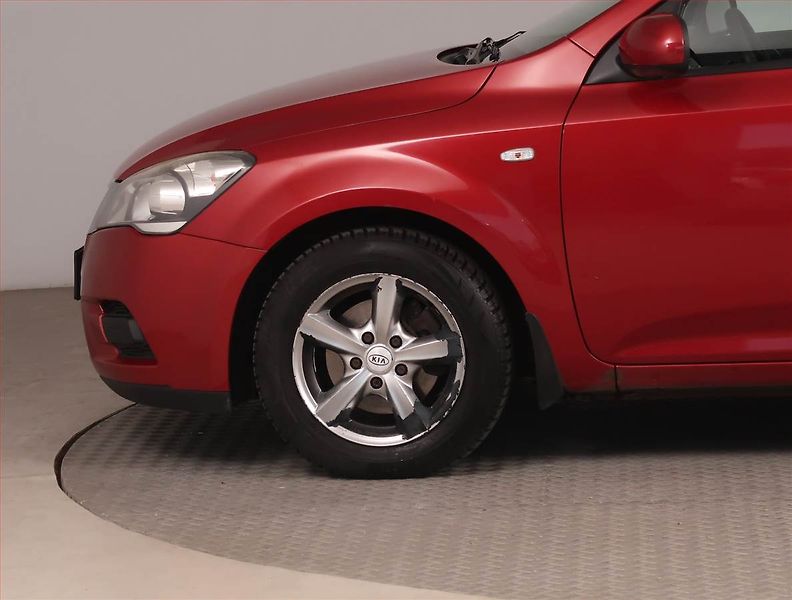 Kia Ceed (2010) 1.6 CRDi, po STK, udržované - fotka 14 z 15