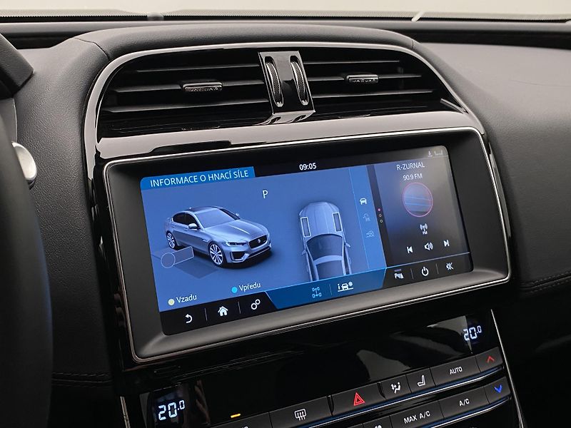 Jaguar XE 30t 221kW AWD AUT CZ - fotka 38 z 39