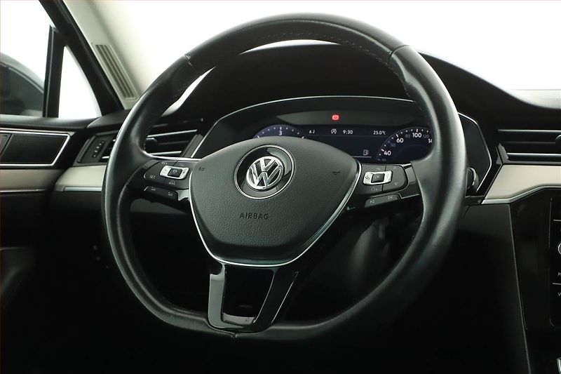 Volkswagen Passat (2018) 2.0 TDI, Kůže, Tempomat - fotka 8 z 21