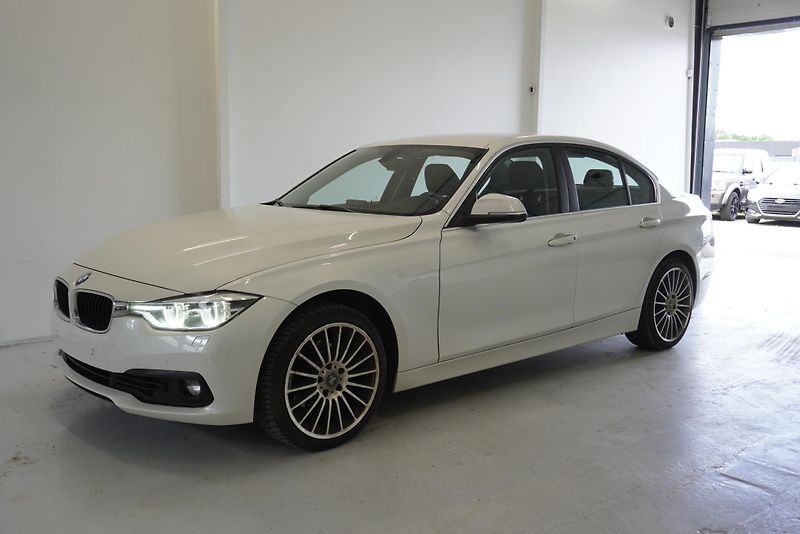 BMW Řada 3 320i 135kW AUTOMAT - fotka 1 z 27