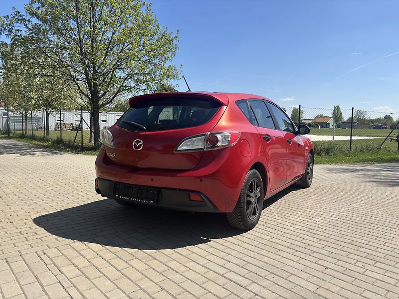 Mazda 3 1.6 CE - fotka 9 z 27