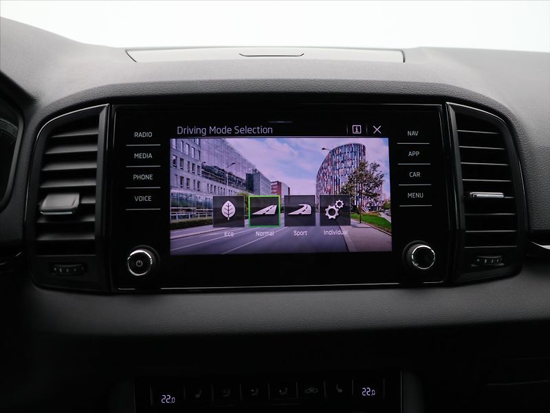 Škoda Karoq 1,5 TSI 110kW DSG Sportline - fotka 26 z 37