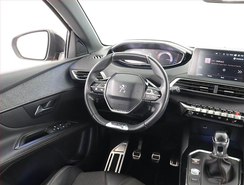 Peugeot 3008 (2016) GT Line 1.2 PureTech - fotka 7 z 22