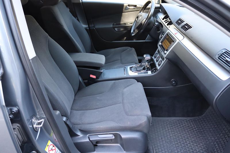 Volkswagen Passat VARIANT 2.0TDI DSG 103kW - fotka 48 z 50