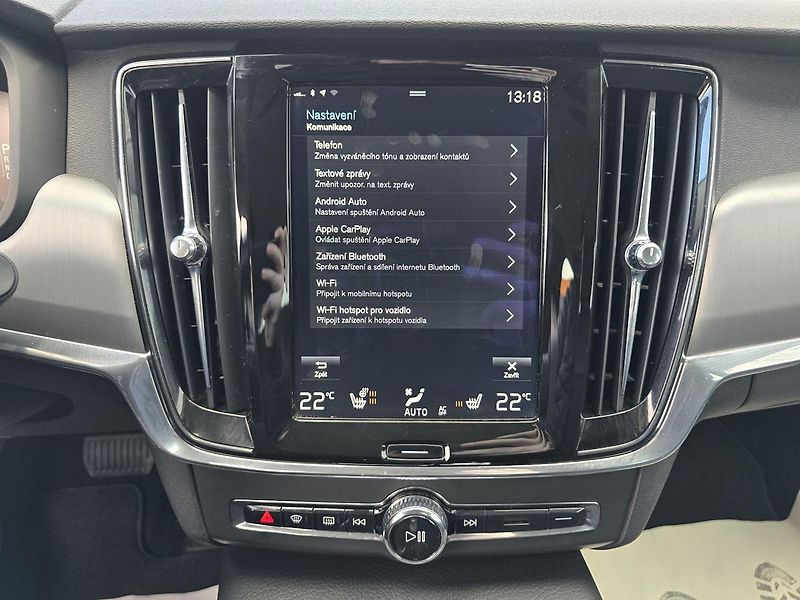 Volvo V90 D4 2,0 140kW 4x4 DPH MOMENTUM - fotka 39 z 45