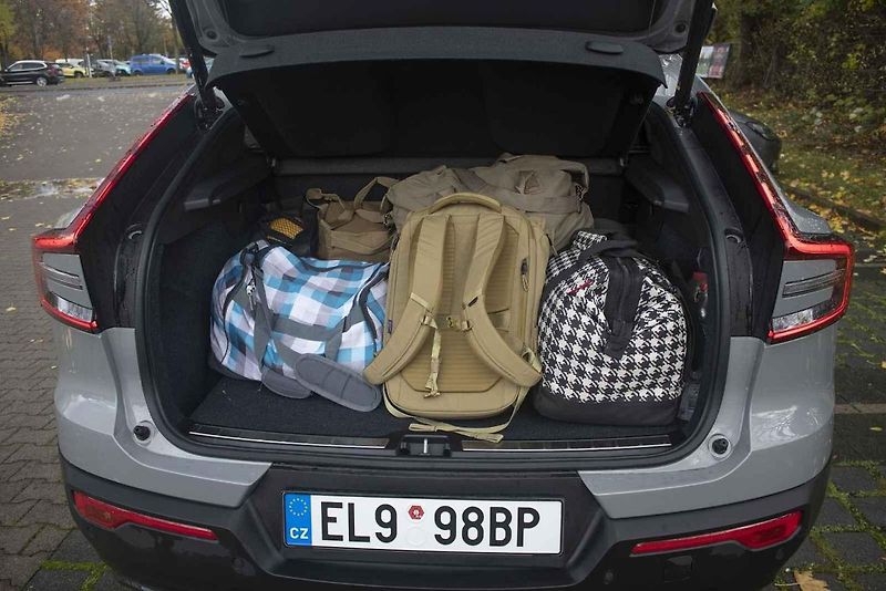 Vypadá jako městská stylovka, může však sloužit i jako primární auto v rodině.