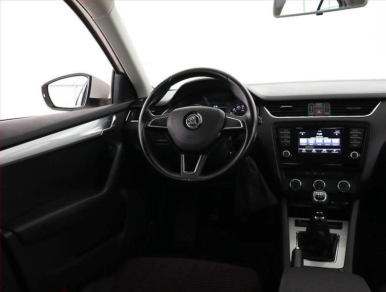 Škoda Octavia (2014) 1.6 TDI, Serv.kniha, Tempomat - fotka 7 z 17