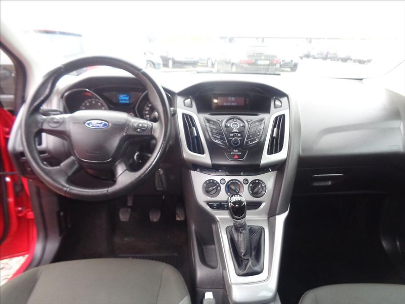 Ford Focus 1,6 - fotka 13 z 18
