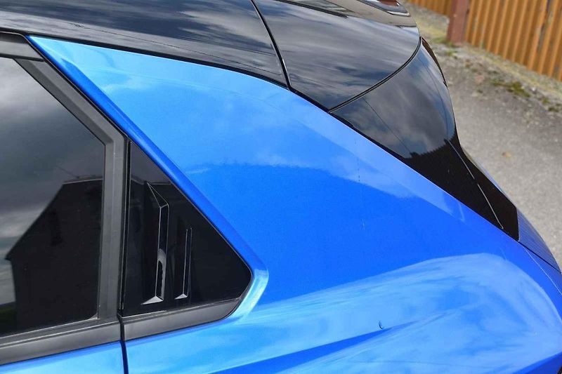 Opel Astra je dobře připraven pro dlouhé přesuny i na horších vozovkách.