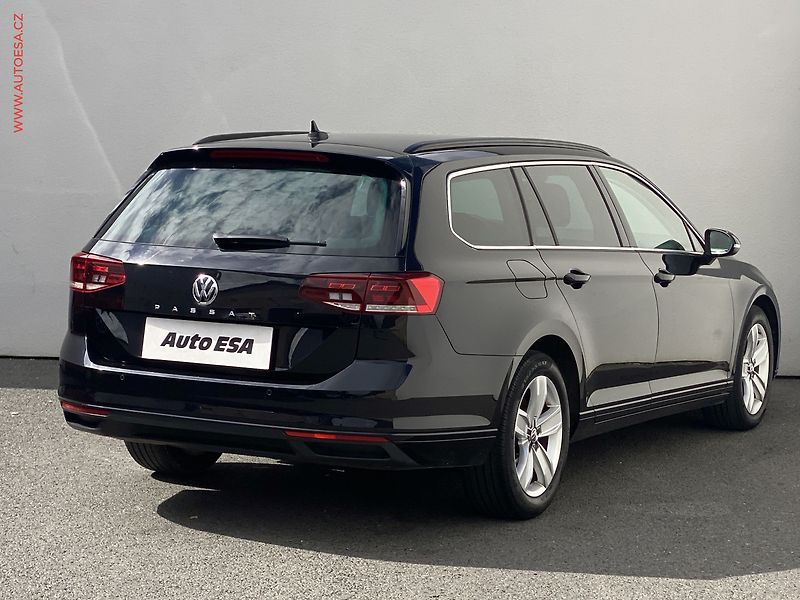 Volkswagen Passat (2019) 2.0 TDi, Business, DSG, LED - fotka 4 z 19