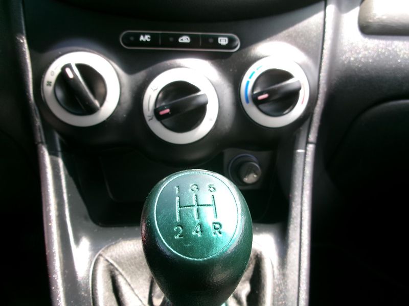 Hyundai i10 (2012) 1,1i KLIMA 1.MAJ - fotka 17 z 24