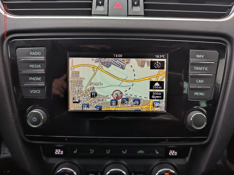 Škoda Octavia (2014) 2.0 TDi, Bixen, navi, park - fotka 11 z 21