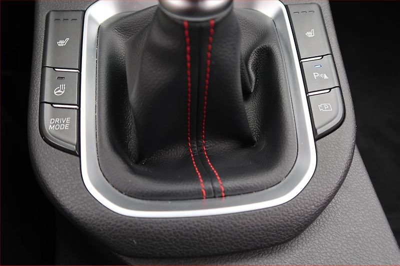 Hyundai i30 (2024) N-Line 1.5 T-GDI MHEV - fotka 17 z 19