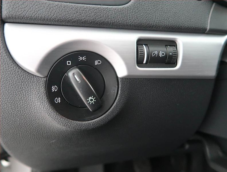 Škoda Yeti (2014) 2.0 TDI, 4X4, Park. senzory - fotka 16 z 16