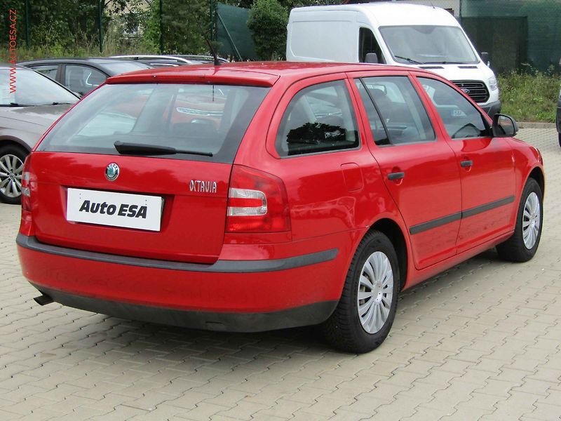 Škoda Octavia (2012) 1.6MPi, ČR, AC, STK4/28 - fotka 4 z 16