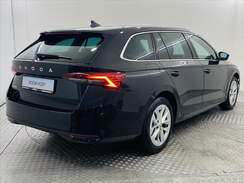 Škoda Octavia 1,5 TSI 85kW Top Selection DSG - fotka 2 z 30