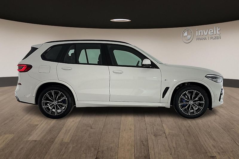 BMW X5 xDrive40i - fotka 2 z 27