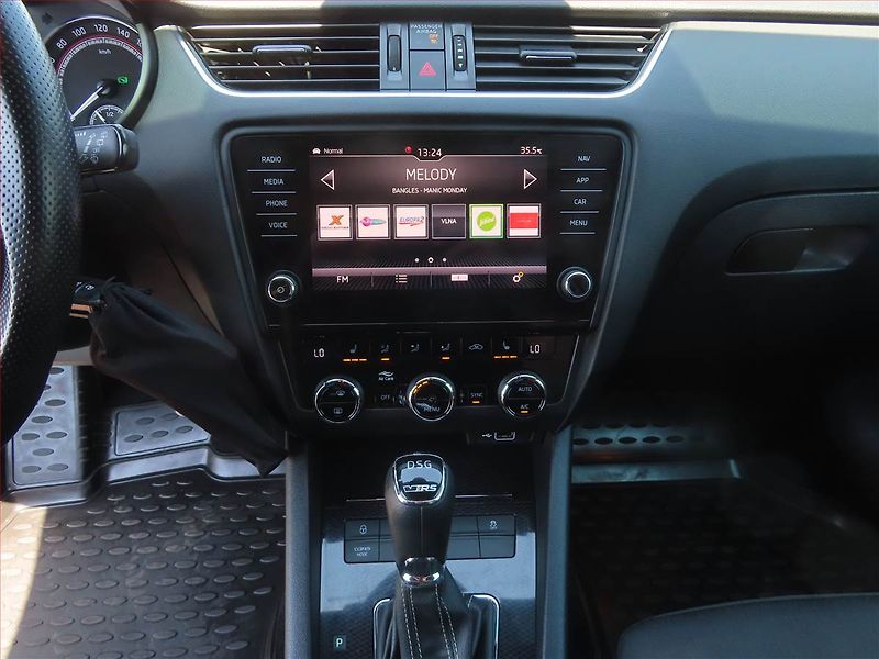 Škoda Octavia (2018) RS 2.0 TDI 4x4 DSG, 4X4 - fotka 12 z 22
