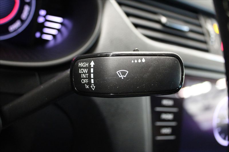 Škoda Octavia 2,0 TDI RS 4x4 DSG TOP VIRTUAL - fotka 17 z 38