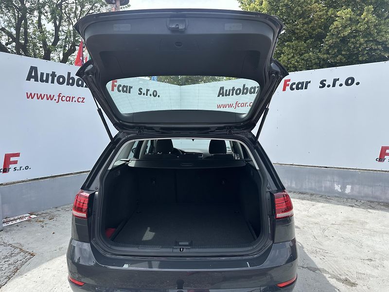 Volkswagen Golf (2018) 1.0TSI ser.knížka nová TK - fotka 12 z 27