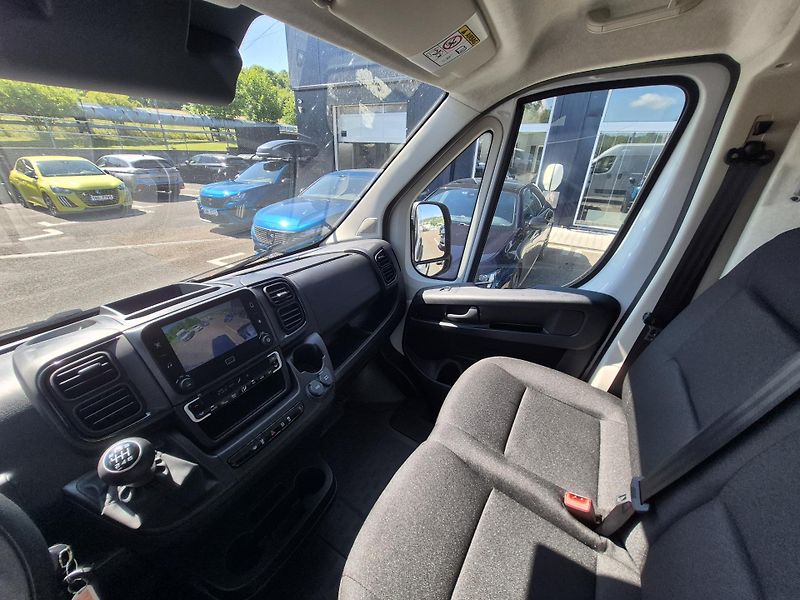 Peugeot Boxer (2026)  3500 L3H2 BlueHDi 140 MAN6 - fotka 16 z 18