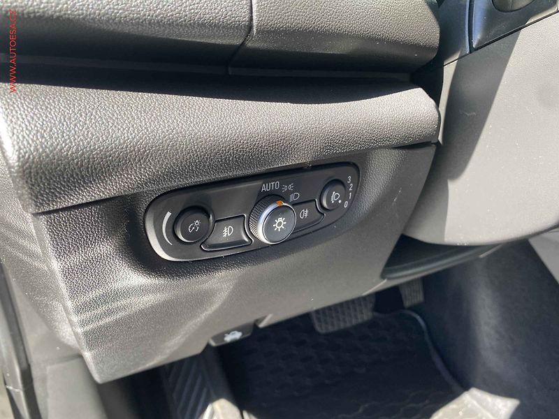 Opel Insignia (2019) 2.0 CDTI, autoAC - fotka 15 z 17