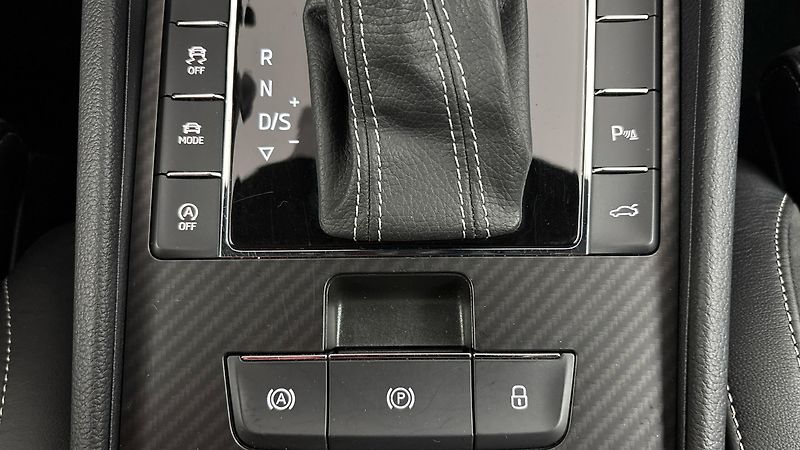 Škoda Superb 2.0 TSI DSG Sportline Combi - fotka 27 z 33