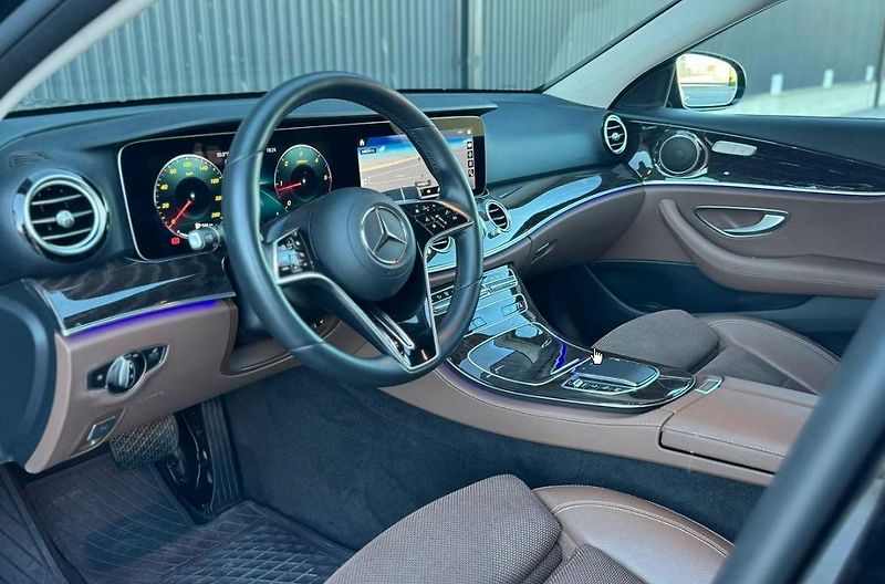 Mercedes-Benz Třídy E 220 d Avantgarde Kamera  - fotka 15 z 19