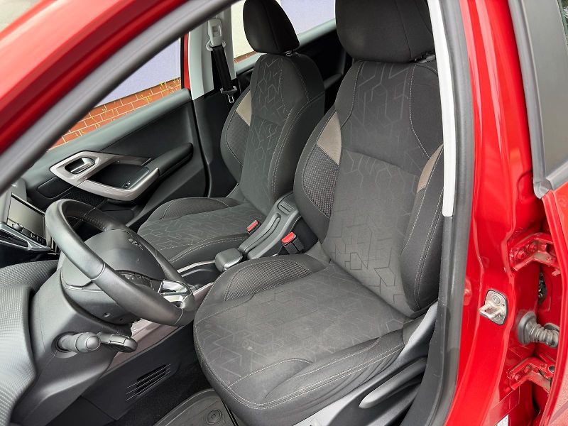Peugeot 2008 1,2 PureTech / servis.kn./  - fotka 10 z 22